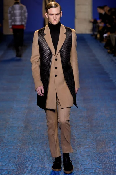 Look 17